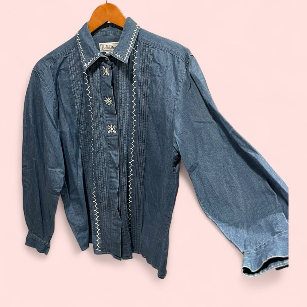 Vintage 80’s-90’s chambray pin tucked snowflake embroidery trim button shirt
